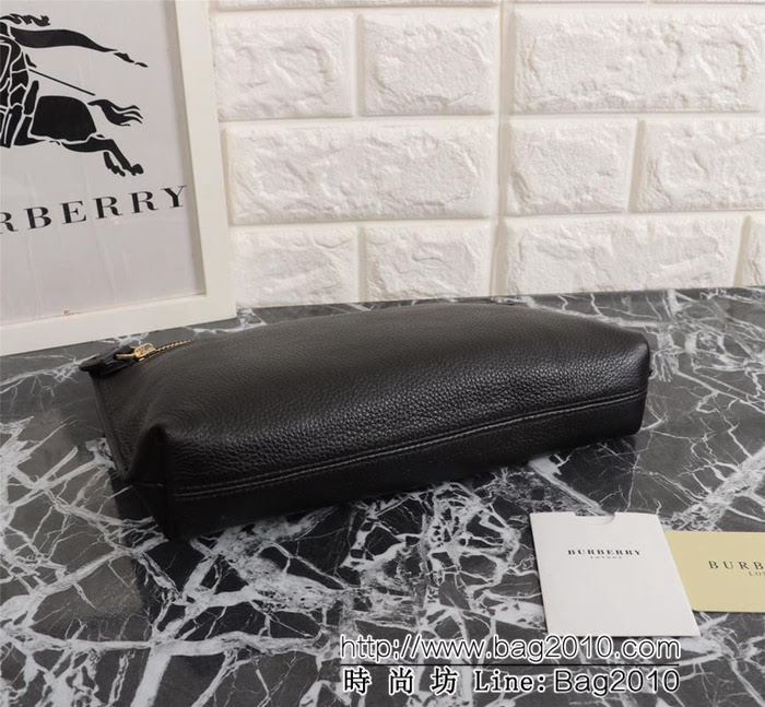 BURBERRY巴寶莉 簡約時尚手拿包 拉鏈口袋飾有 Burberry立體字母 2288  Bhq1048